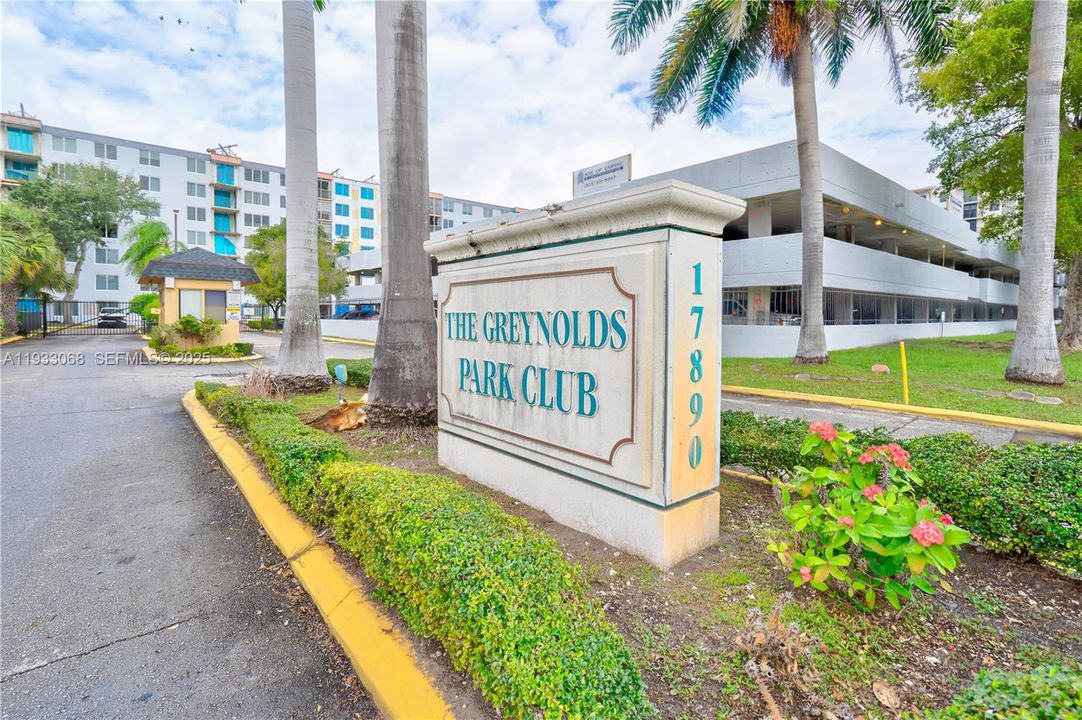 For Sale: $198,000 (2 beds, 2 baths, 1213 Square Feet)