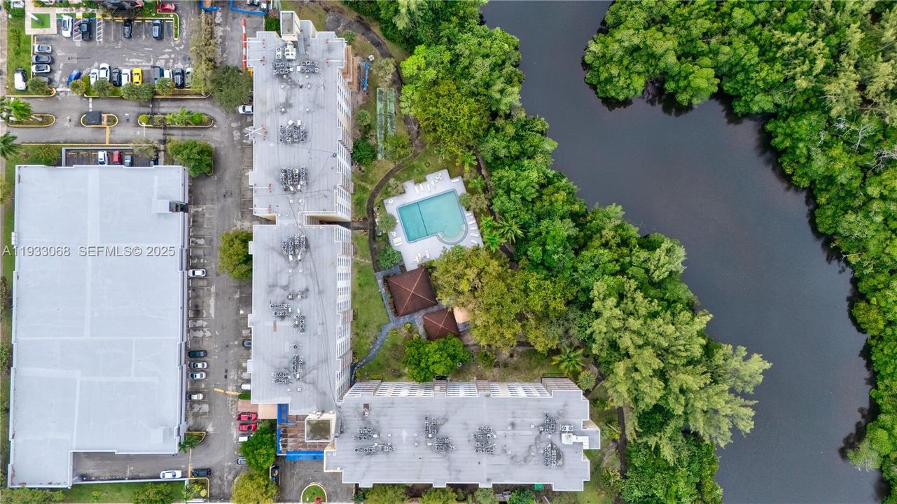 For Sale: $198,000 (2 beds, 2 baths, 1213 Square Feet)