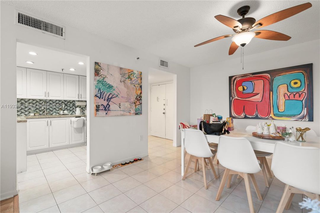 For Sale: $198,000 (2 beds, 2 baths, 1213 Square Feet)