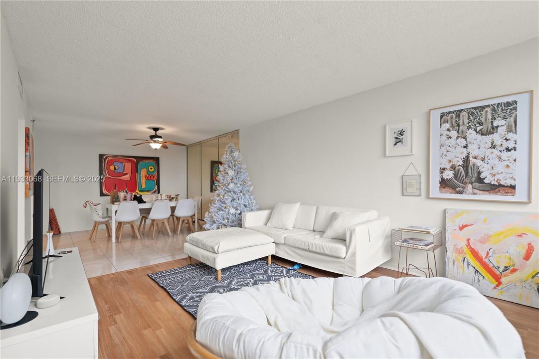 For Sale: $198,000 (2 beds, 2 baths, 1213 Square Feet)