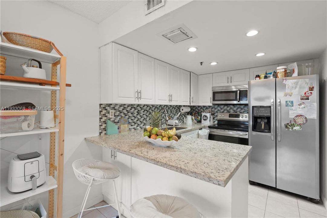 For Sale: $198,000 (2 beds, 2 baths, 1213 Square Feet)