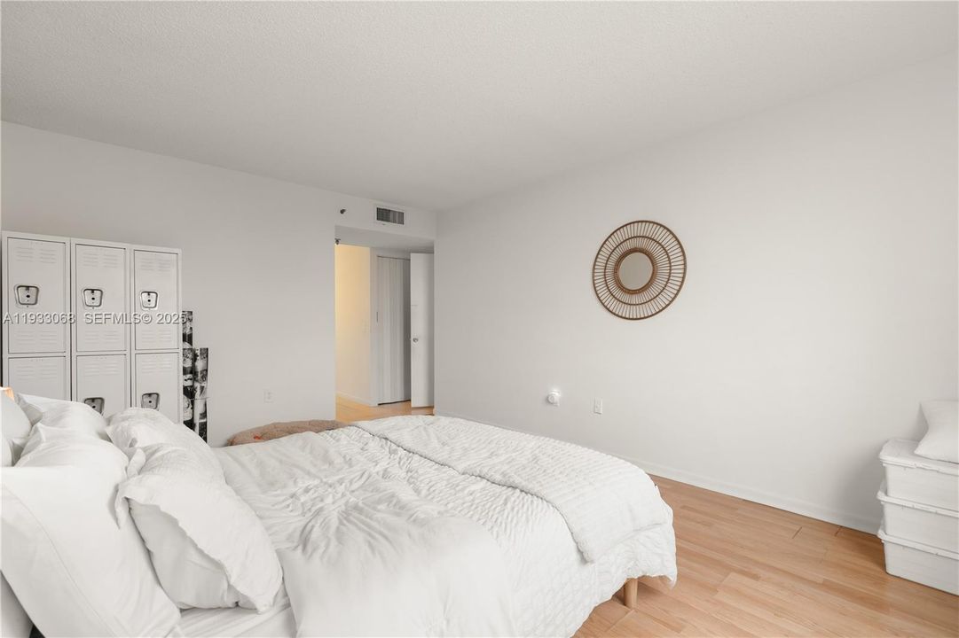 For Sale: $198,000 (2 beds, 2 baths, 1213 Square Feet)