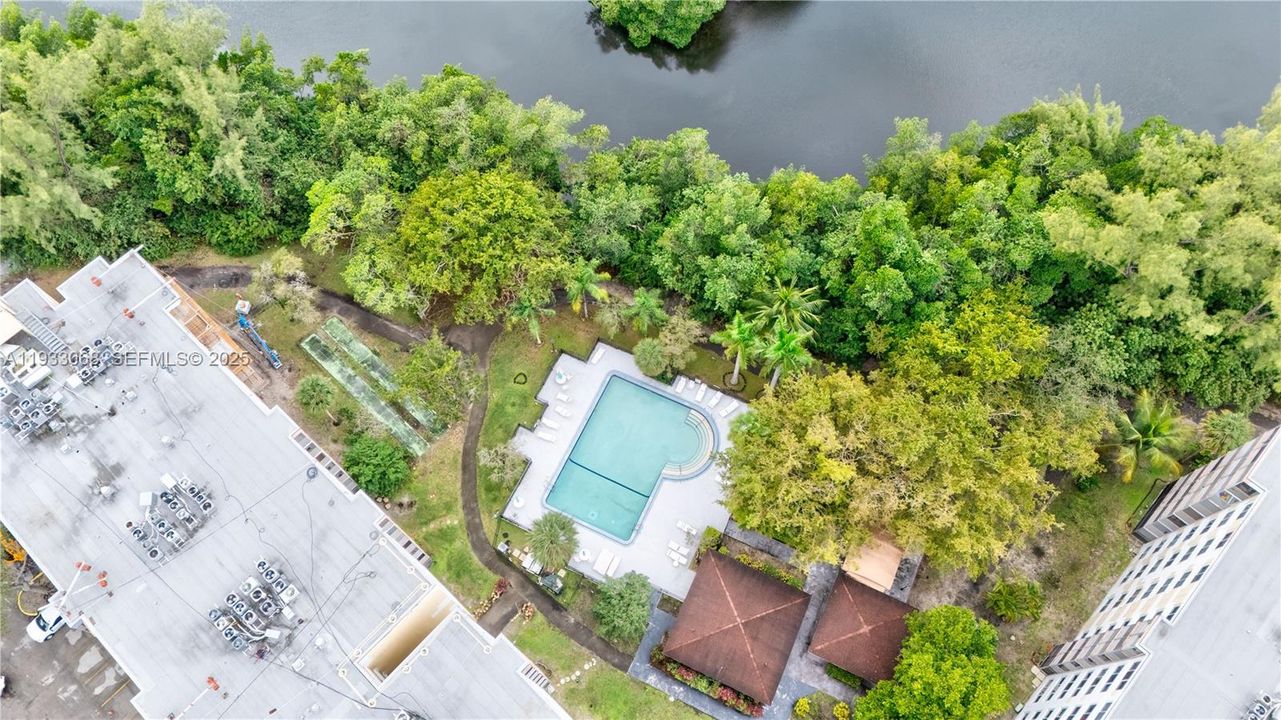 For Sale: $198,000 (2 beds, 2 baths, 1213 Square Feet)