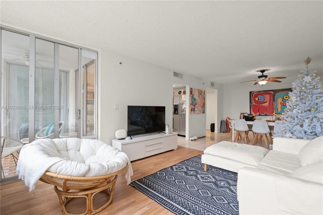 For Sale: $198,000 (2 beds, 2 baths, 1213 Square Feet)