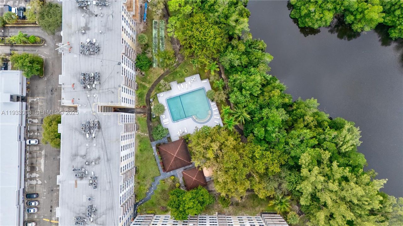 For Sale: $198,000 (2 beds, 2 baths, 1213 Square Feet)