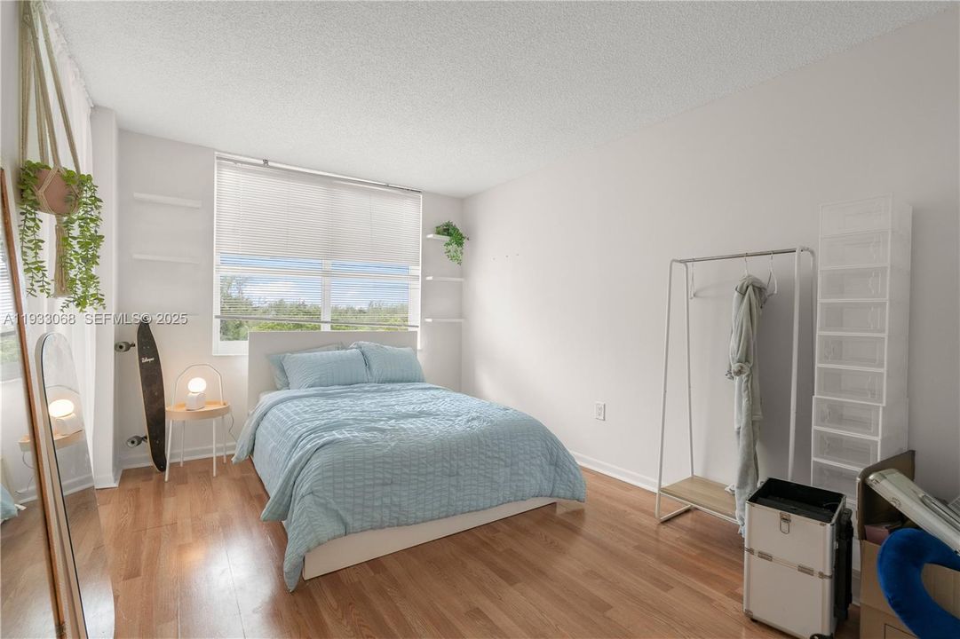 For Sale: $198,000 (2 beds, 2 baths, 1213 Square Feet)