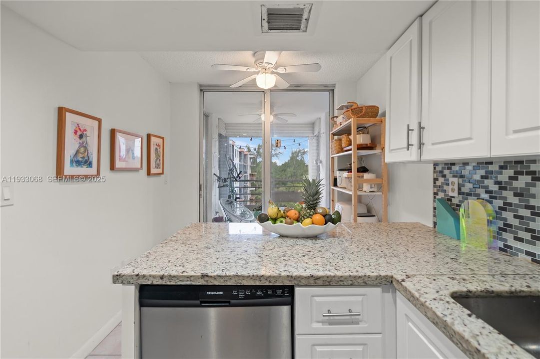 For Sale: $198,000 (2 beds, 2 baths, 1213 Square Feet)