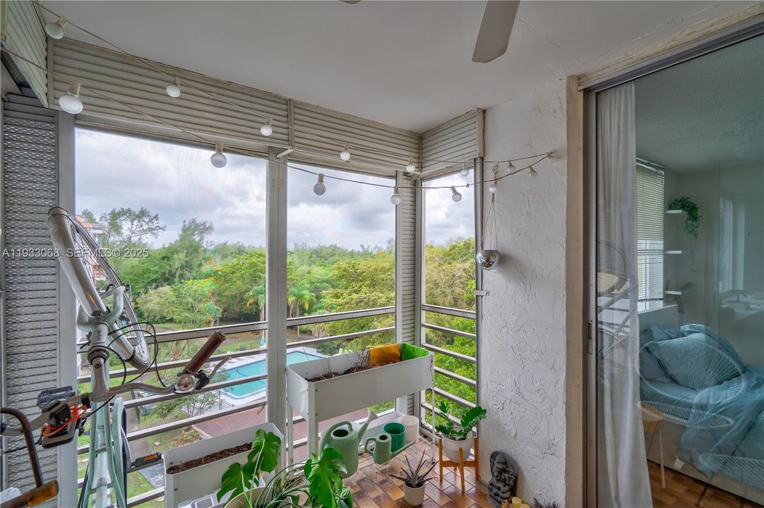 For Sale: $198,000 (2 beds, 2 baths, 1213 Square Feet)