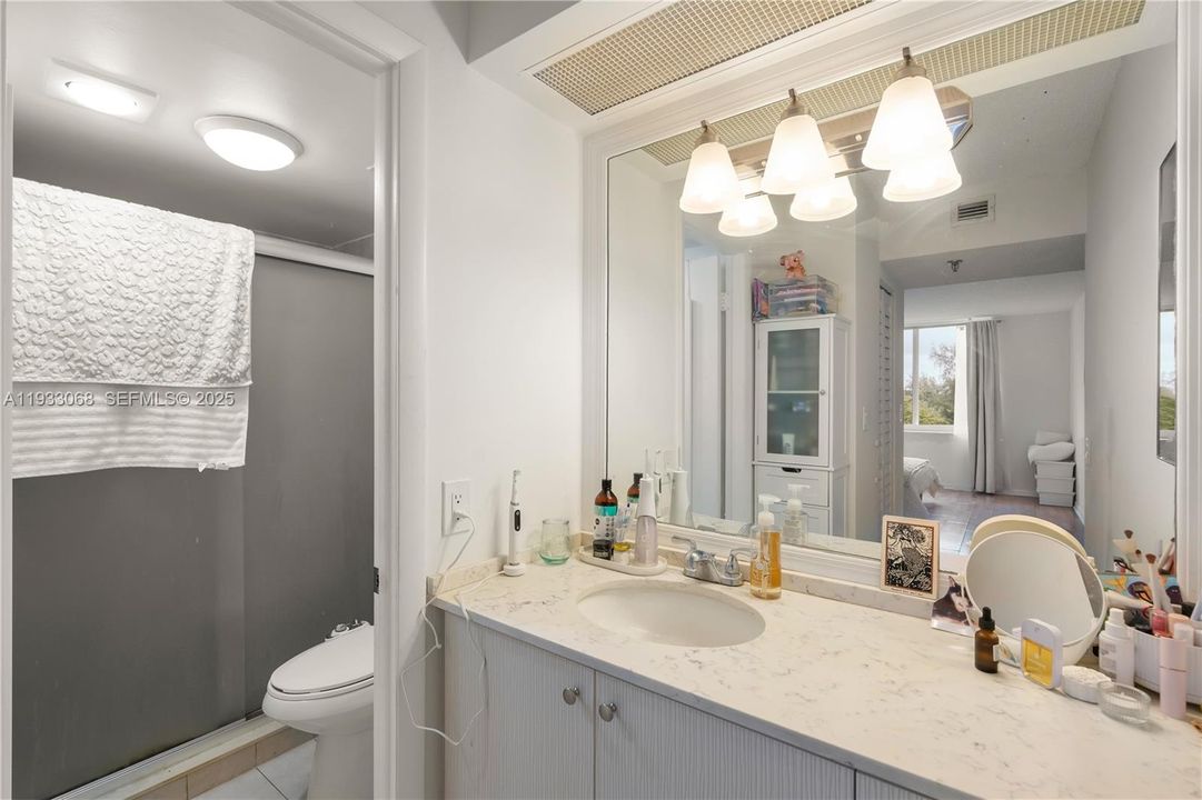 For Sale: $198,000 (2 beds, 2 baths, 1213 Square Feet)