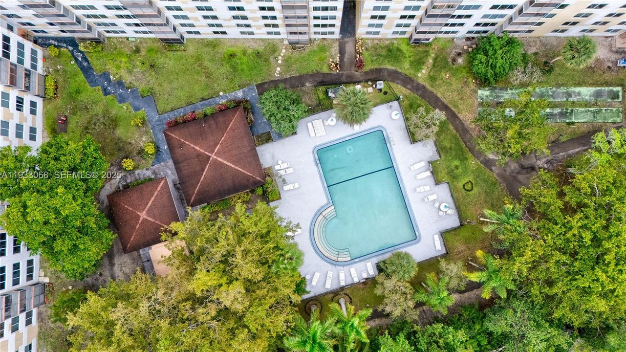 For Sale: $198,000 (2 beds, 2 baths, 1213 Square Feet)