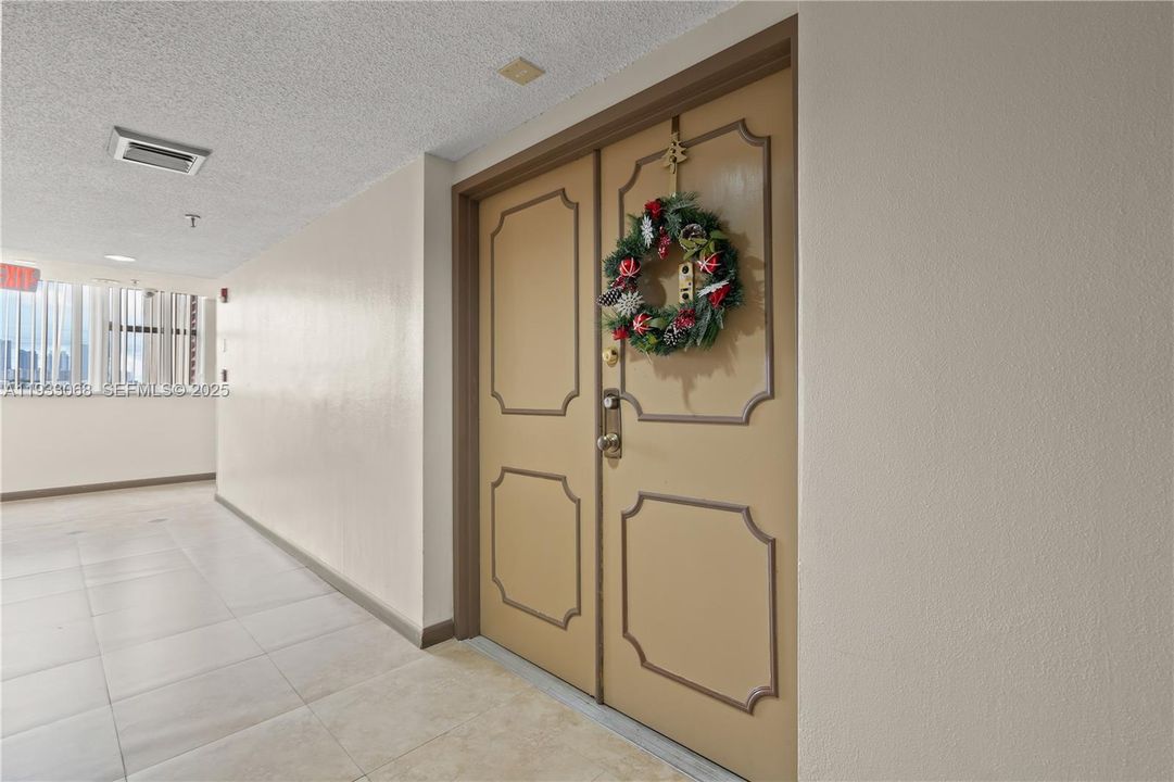 For Sale: $198,000 (2 beds, 2 baths, 1213 Square Feet)