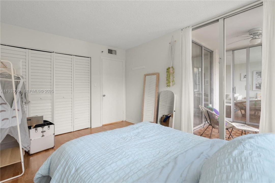 For Sale: $198,000 (2 beds, 2 baths, 1213 Square Feet)