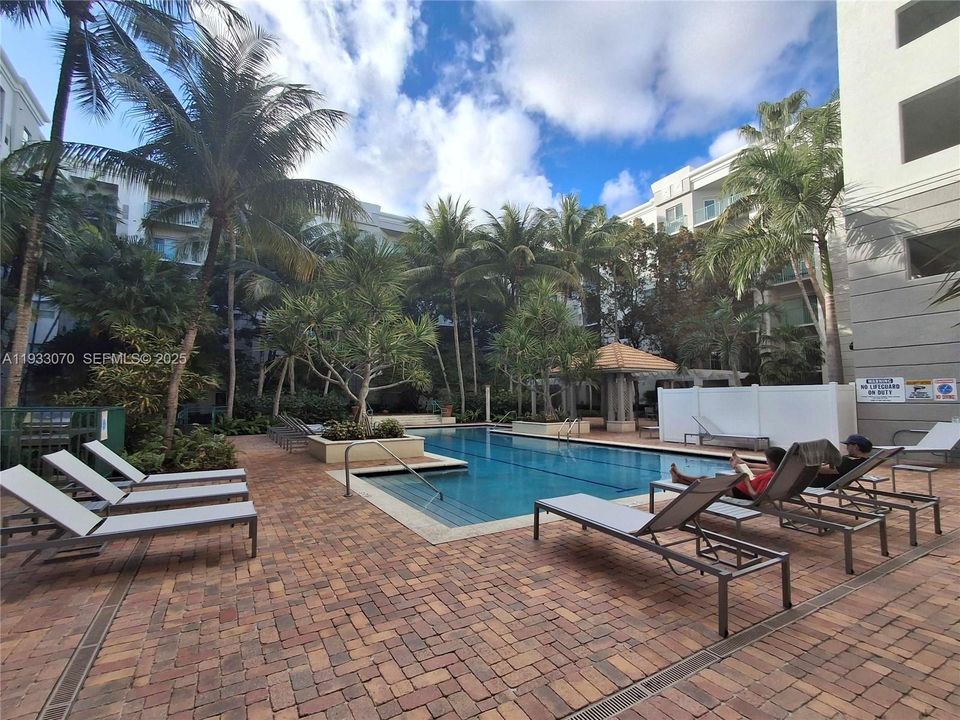 For Rent: $3,100 (2 beds, 2 baths, 1010 Square Feet)