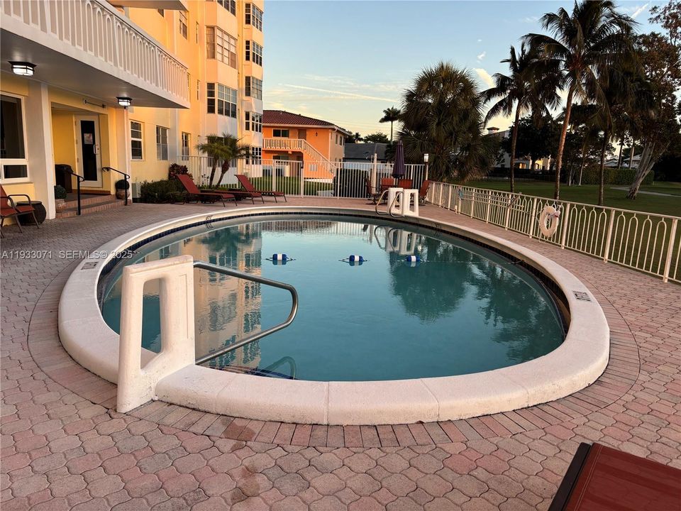 На продажу: $309,000 (2 спален, 2 ванн, 1276 Квадратных фут)