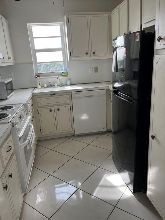 На продажу: $309,000 (2 спален, 2 ванн, 1276 Квадратных фут)