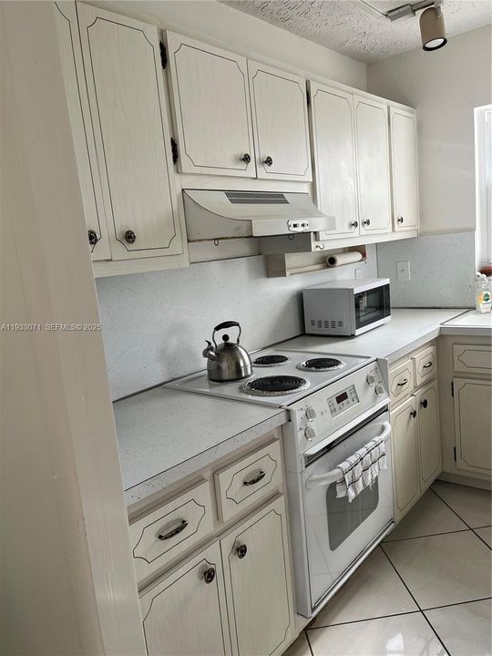 На продажу: $309,000 (2 спален, 2 ванн, 1276 Квадратных фут)