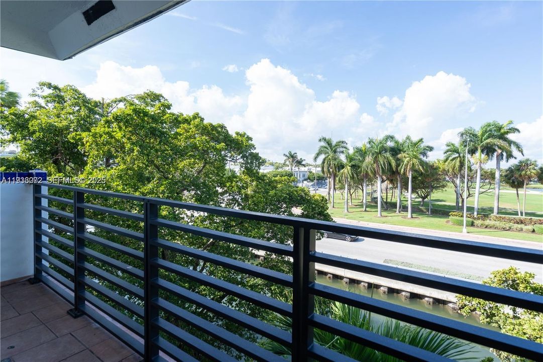 В аренду: $5,250 (3 спален, 2 ванн, 1170 Квадратных фут)