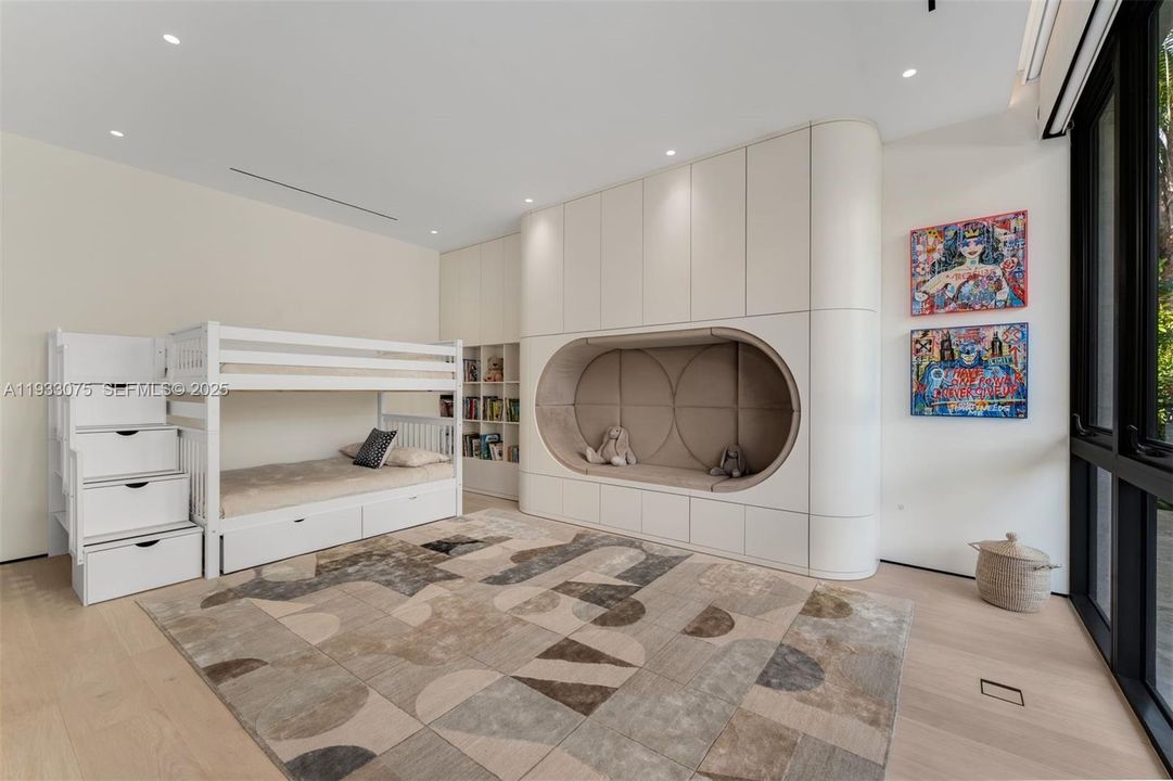 For Sale: $13,750,000 (5 beds, 5 baths, 5266 Square Feet)