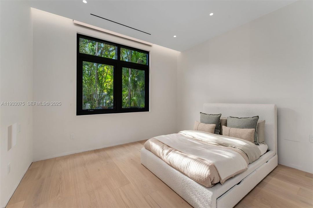 For Sale: $13,750,000 (5 beds, 5 baths, 5266 Square Feet)