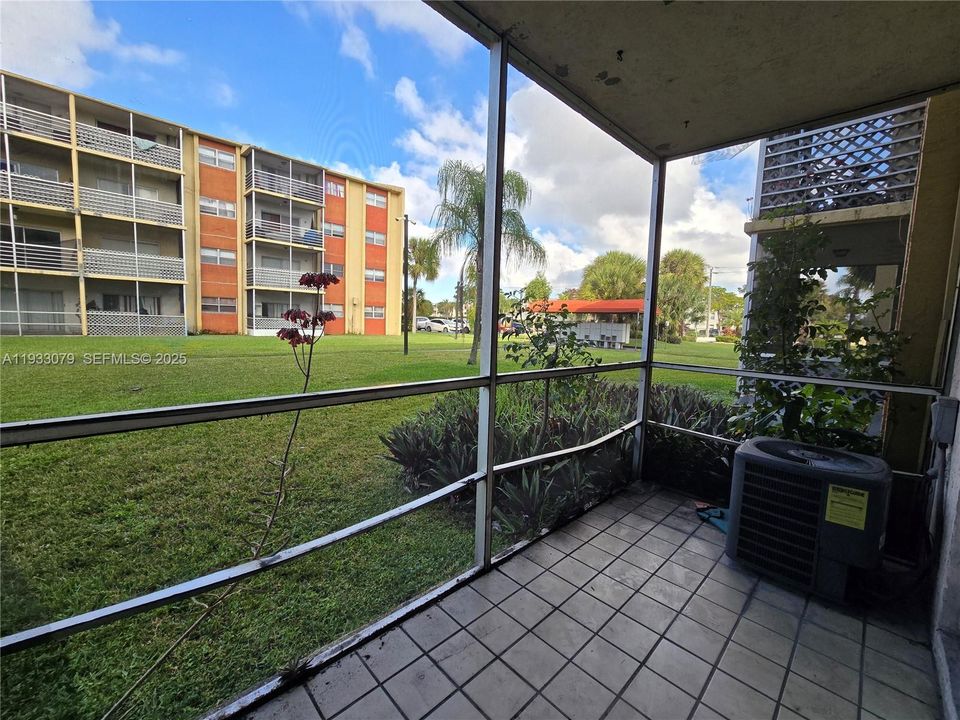 待售: $135,000 (1 贝兹, 1 浴室, 800 平方英尺)