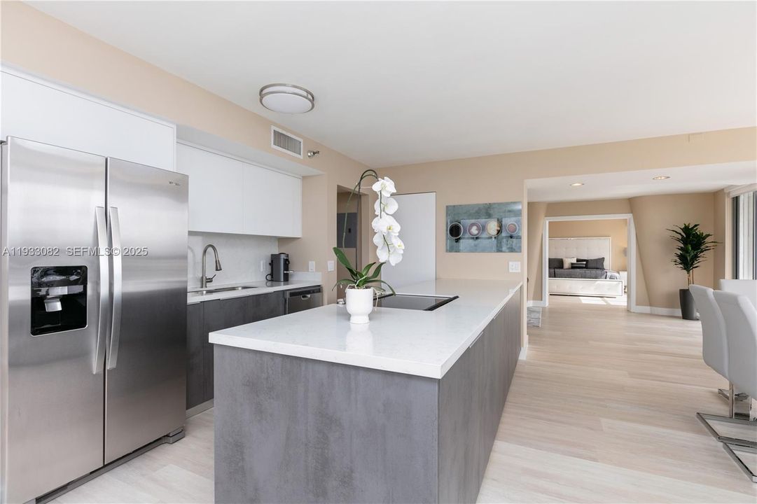 For Sale: $570,000 (2 beds, 2 baths, 1380 Square Feet)