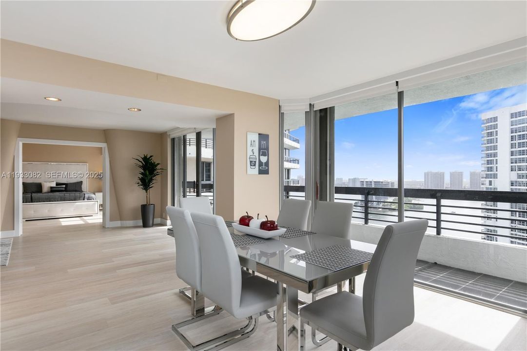 For Sale: $570,000 (2 beds, 2 baths, 1380 Square Feet)