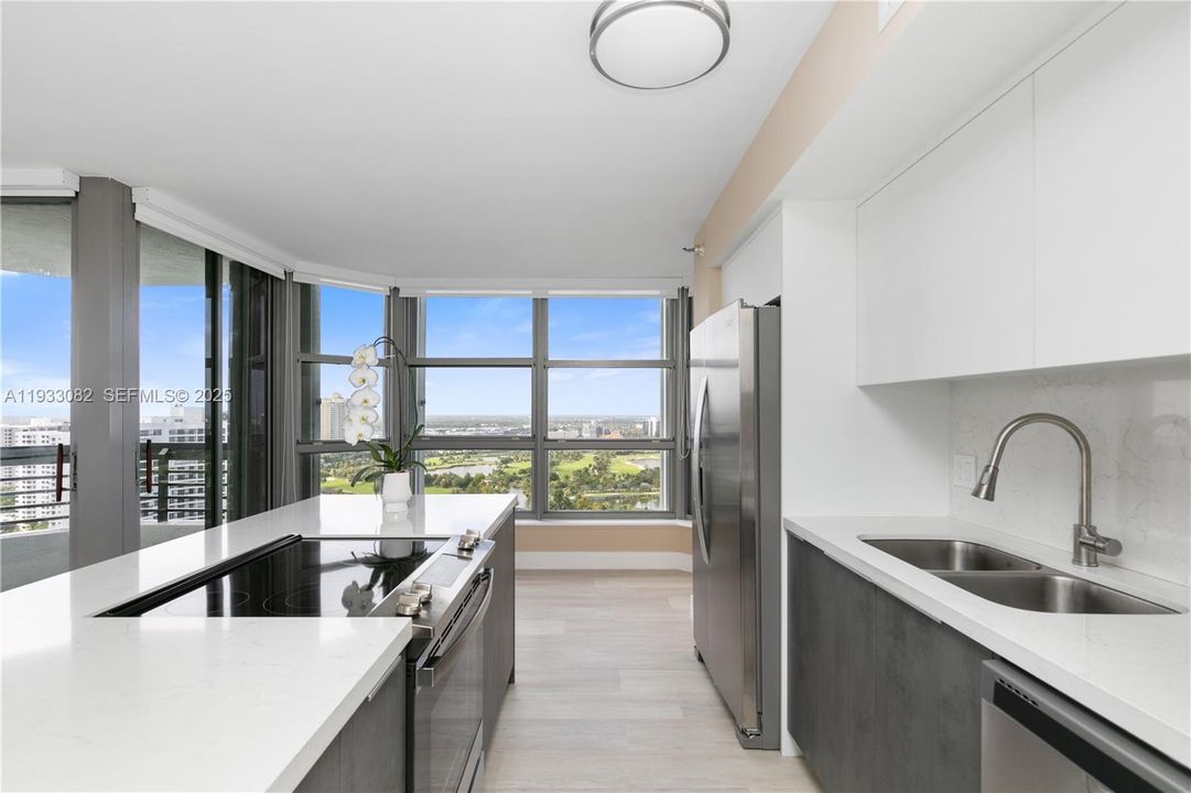 For Sale: $570,000 (2 beds, 2 baths, 1380 Square Feet)