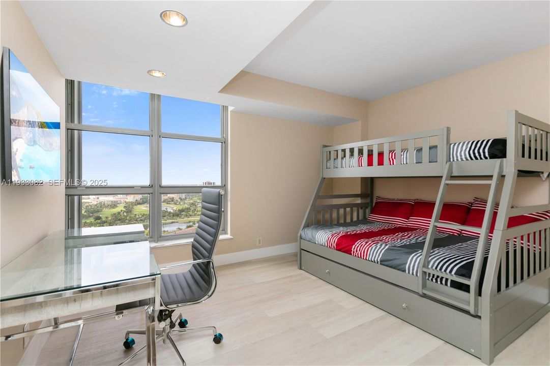 For Sale: $570,000 (2 beds, 2 baths, 1380 Square Feet)