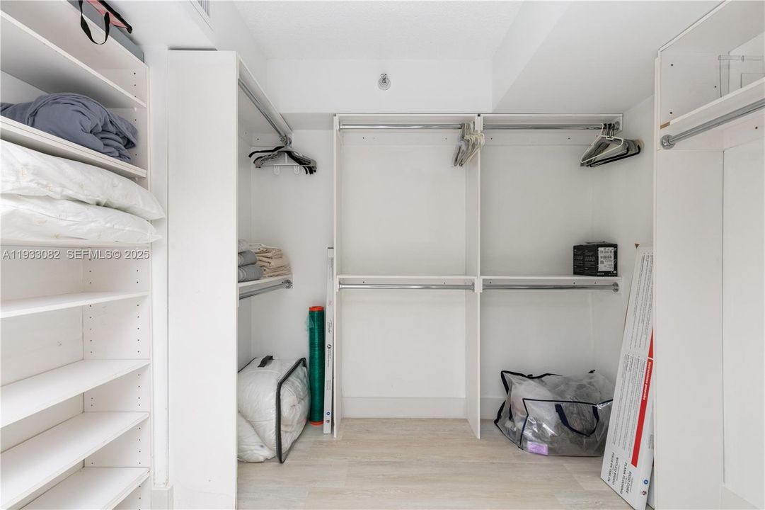 For Sale: $570,000 (2 beds, 2 baths, 1380 Square Feet)