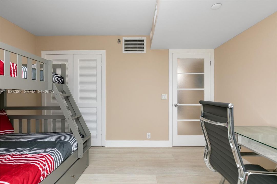 For Sale: $570,000 (2 beds, 2 baths, 1380 Square Feet)