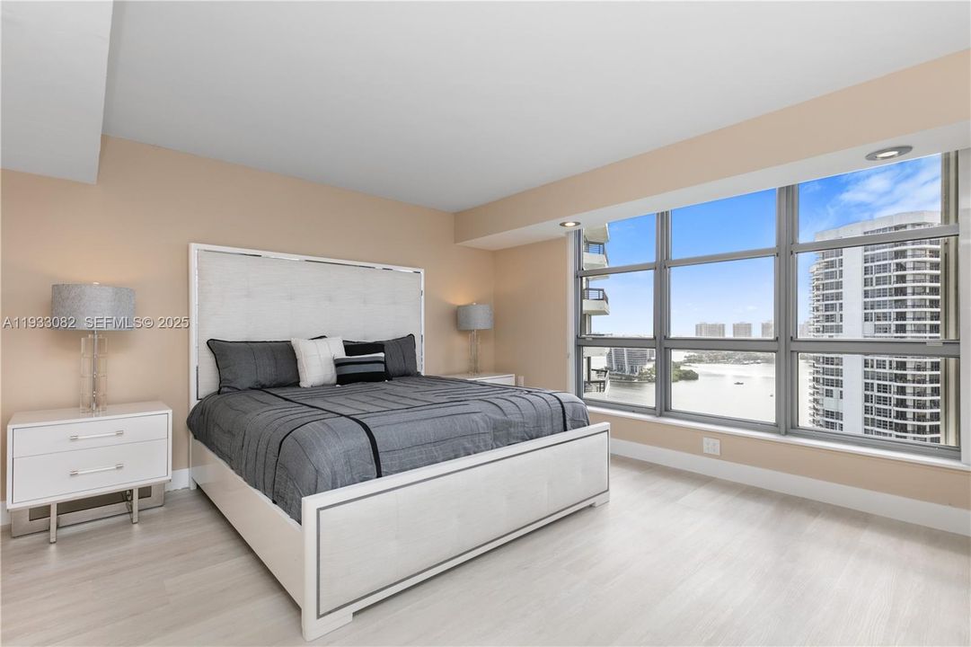 For Sale: $570,000 (2 beds, 2 baths, 1380 Square Feet)