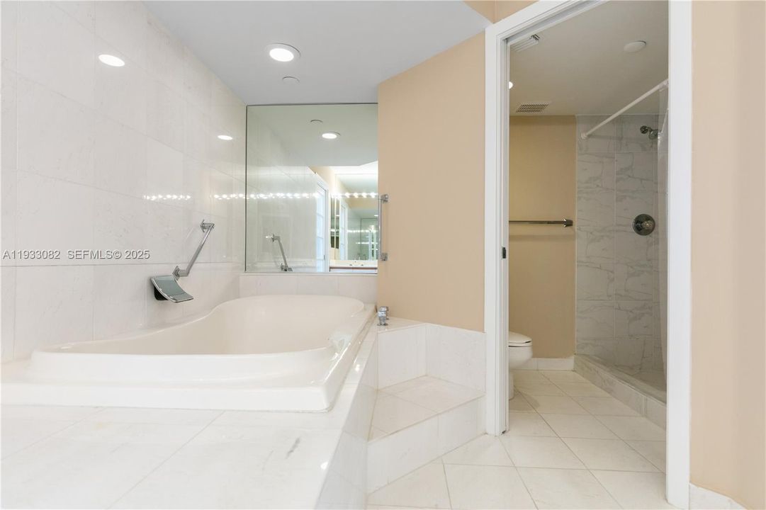 For Sale: $570,000 (2 beds, 2 baths, 1380 Square Feet)