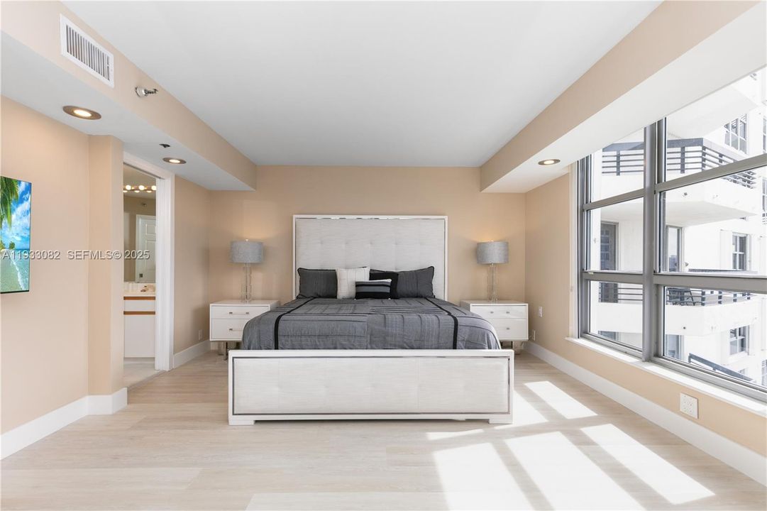 For Sale: $570,000 (2 beds, 2 baths, 1380 Square Feet)