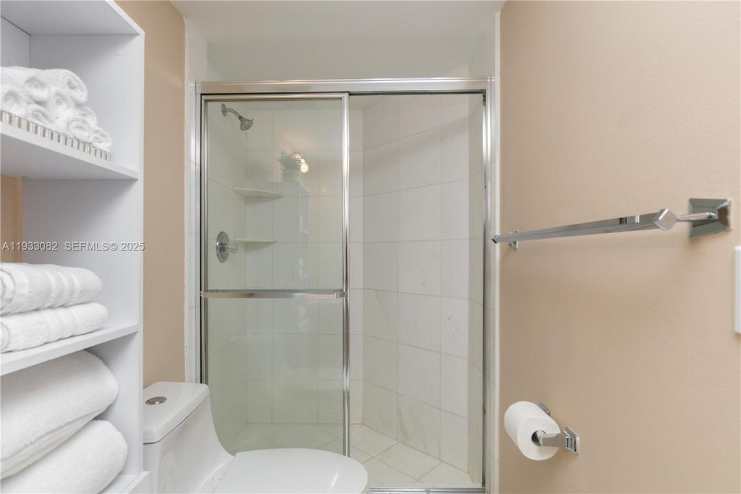 For Sale: $570,000 (2 beds, 2 baths, 1380 Square Feet)