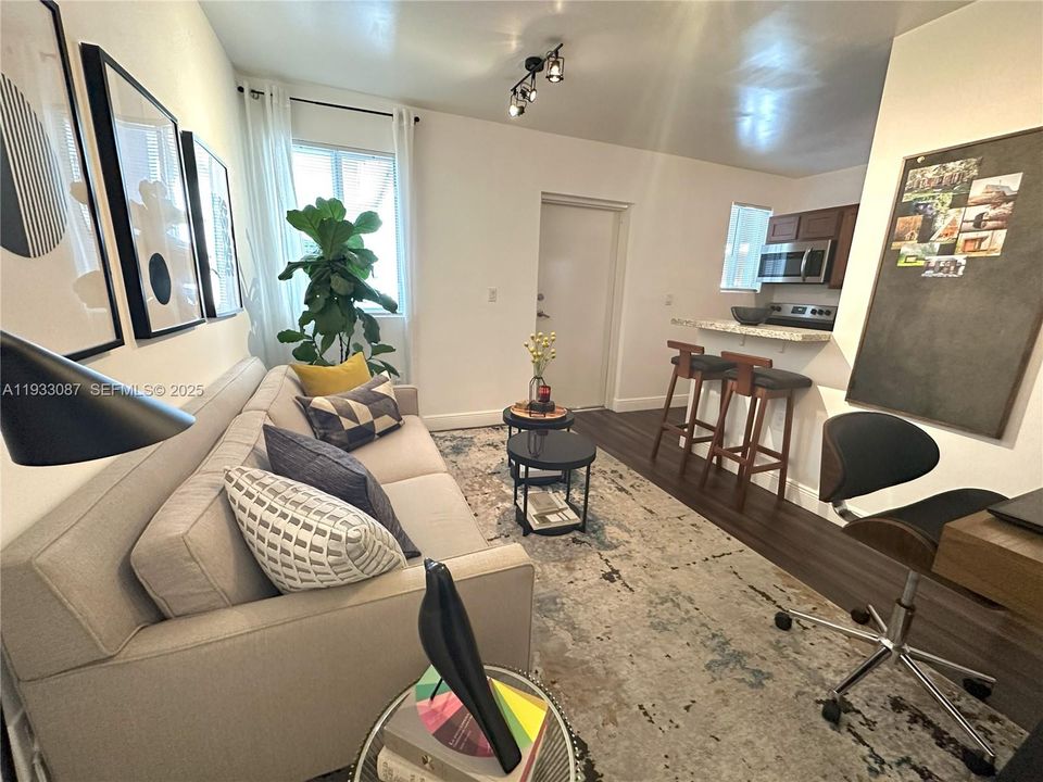 出租: $1,650 (1 贝兹, 1 浴室, 550 平方英尺)