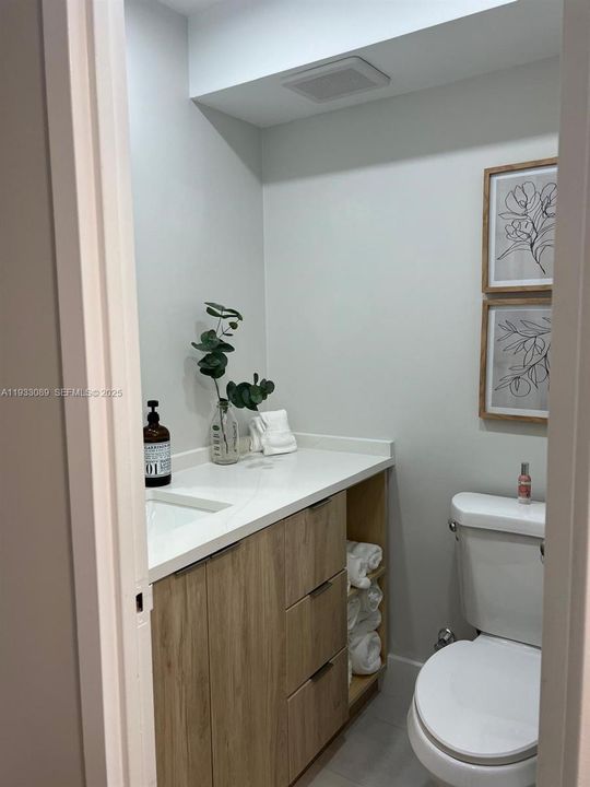 待售: $385,000 (2 贝兹, 1 浴室, 943 平方英尺)