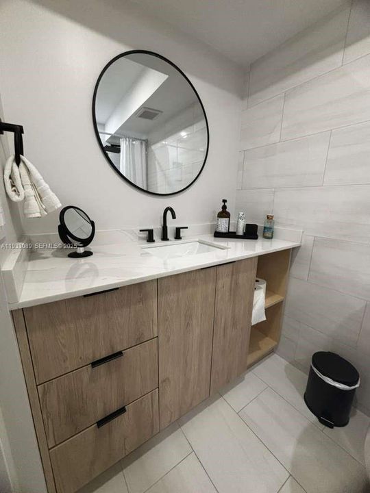 待售: $385,000 (2 贝兹, 1 浴室, 943 平方英尺)