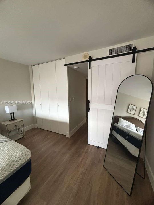 待售: $385,000 (2 贝兹, 1 浴室, 943 平方英尺)