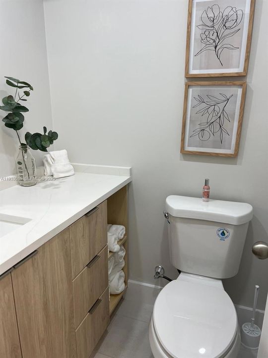 待售: $385,000 (2 贝兹, 1 浴室, 943 平方英尺)