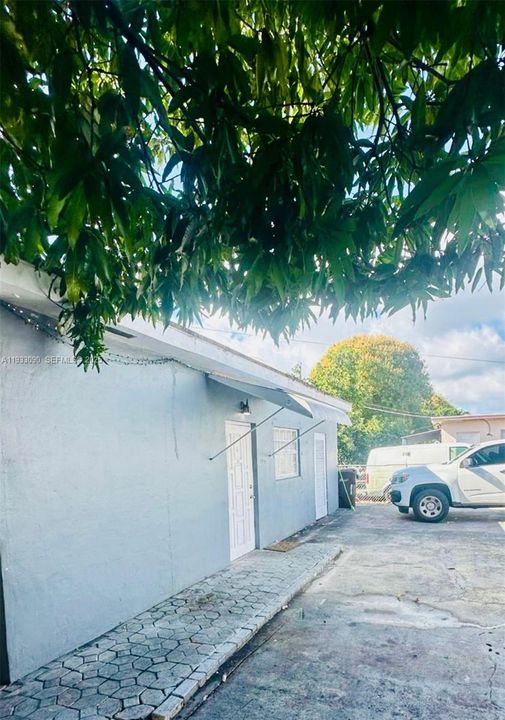 合同活跃: $685,000 (4 贝兹, 3 浴室, 1963 平方英尺)