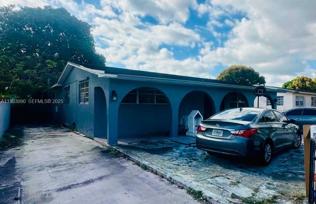 合同活跃: $685,000 (4 贝兹, 3 浴室, 1963 平方英尺)