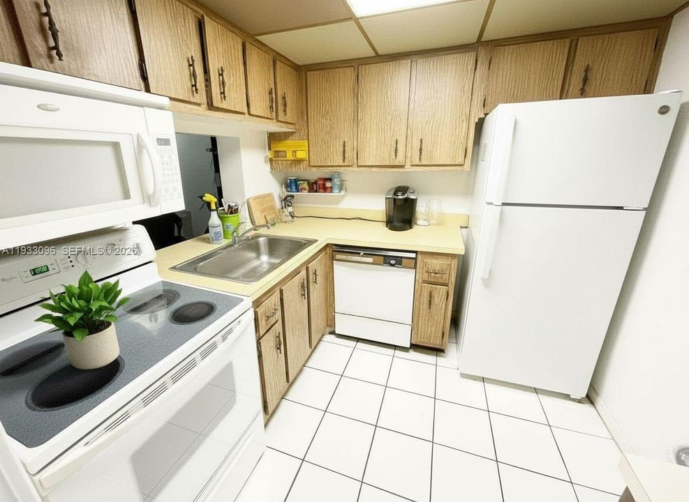 待售: $125,000 (1 贝兹, 1 浴室, 735 平方英尺)