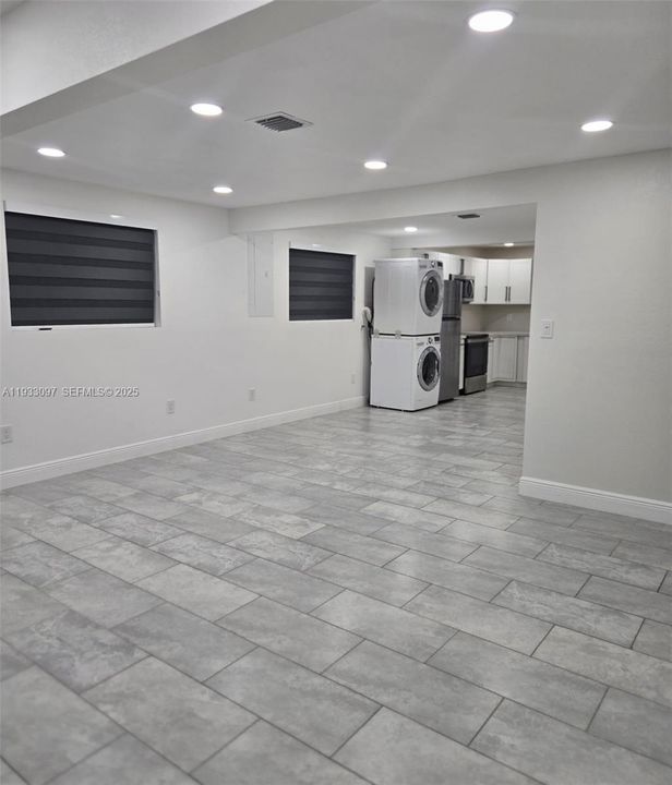 В аренду: $1,800 (2 спален, 1 ванн, 1426 Квадратных фут)