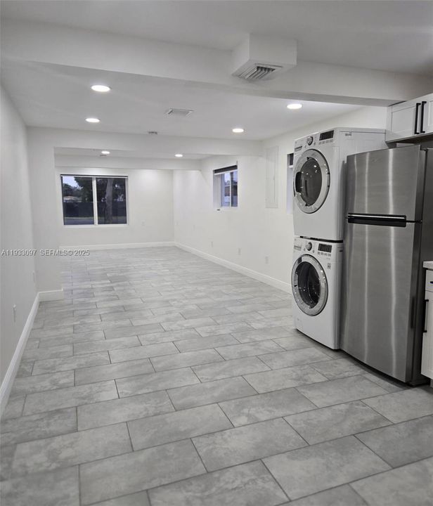 В аренду: $1,800 (2 спален, 1 ванн, 1426 Квадратных фут)