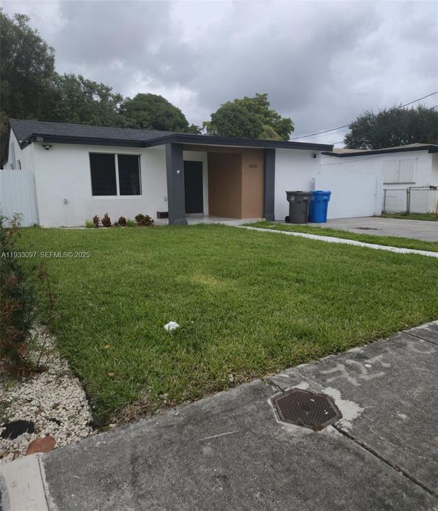 В аренду: $1,800 (2 спален, 1 ванн, 1426 Квадратных фут)