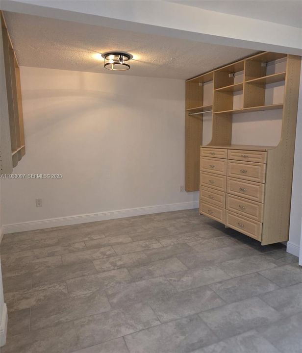 В аренду: $1,800 (2 спален, 1 ванн, 1426 Квадратных фут)