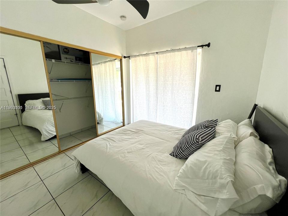 出租: $4,250 (4 贝兹, 3 浴室, 1637 平方英尺)