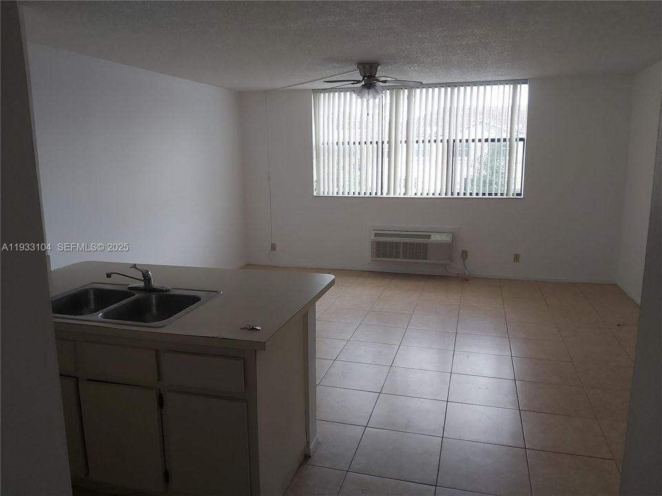 For Sale: $125,000 (0 beds, 1 baths, 475 Square Feet)