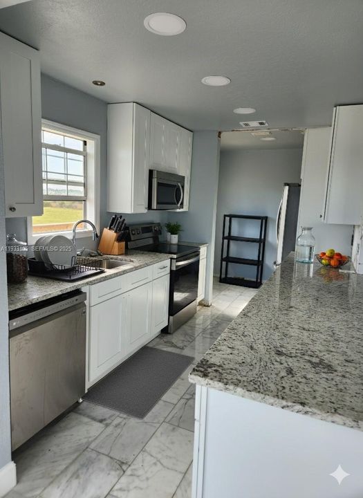 For Sale: $750,000 (4 beds, 3 baths, 2199 Square Feet)