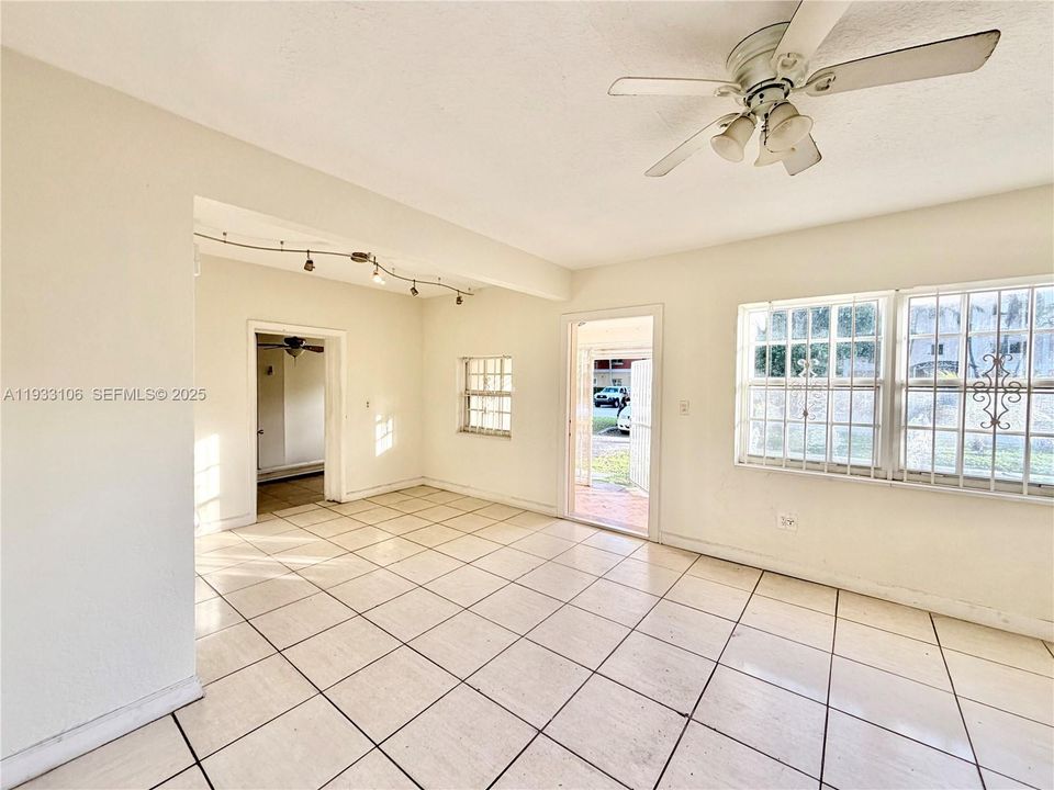 En Venta: $579,800 (0 camas, 0 baños, 1413 Pies cuadrados)